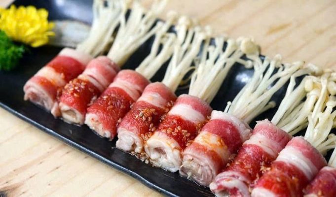 Ba chỉ bò làm món gì ngon – ba chỉ bò cuộn nấm kim châm