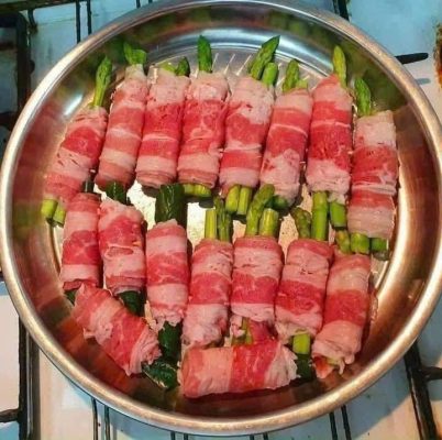 Ba chỉ bò cuộn rau củ