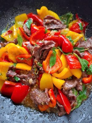 Ba chỉ bò xào ớt chuông