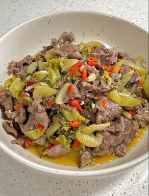 Ba chỉ bò xào dưa cải chua
